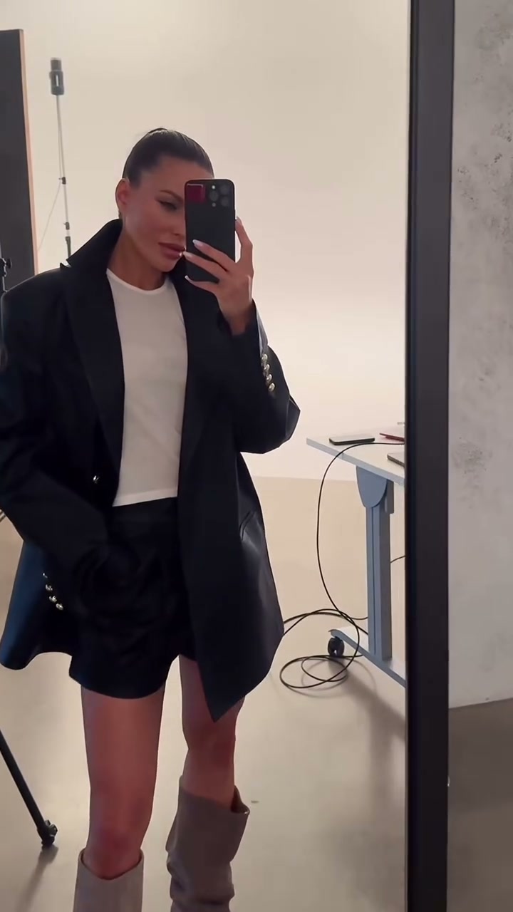 Мару в чёрно-белом fashion-образе